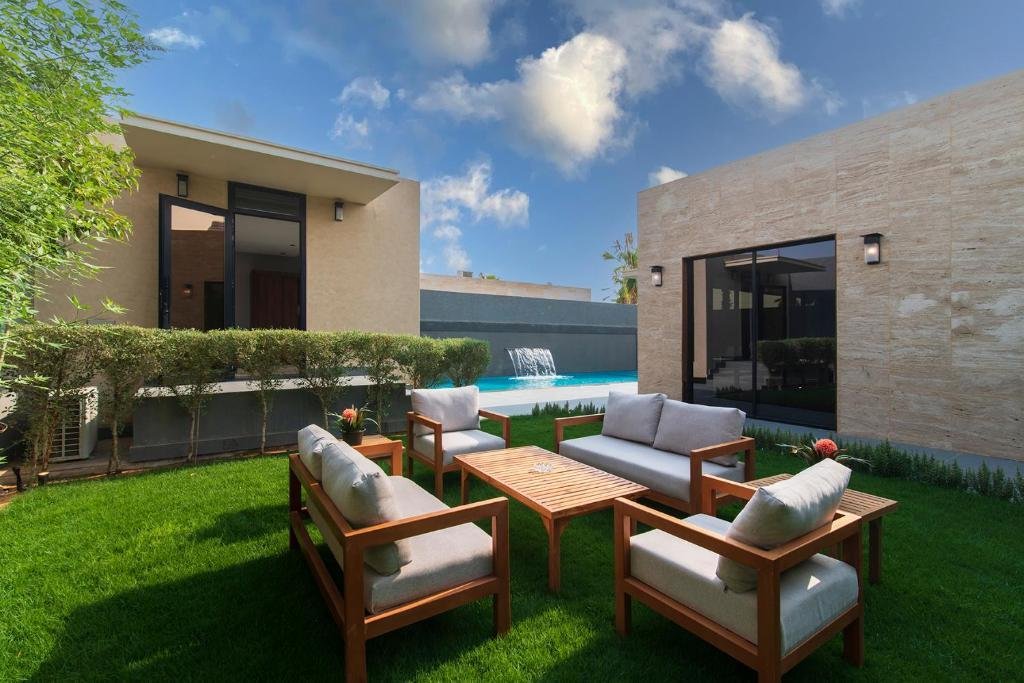تصميم حديقة منزلية عصرية وتنسيق المساحات الخضراء
